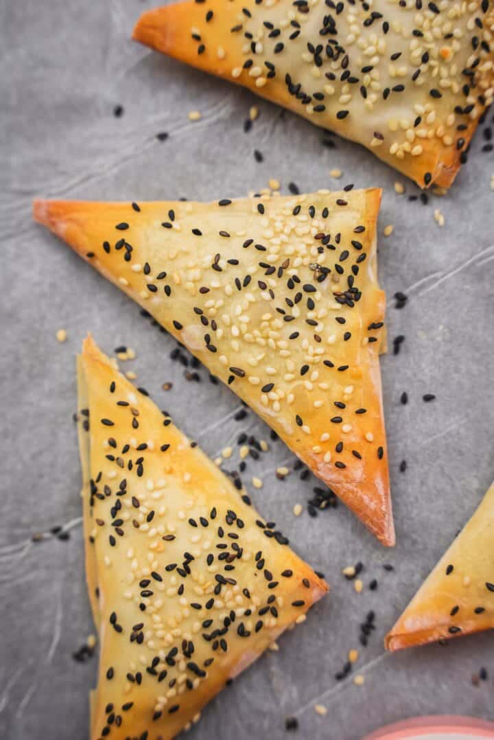 Baked vegan samosas with sesame seeds