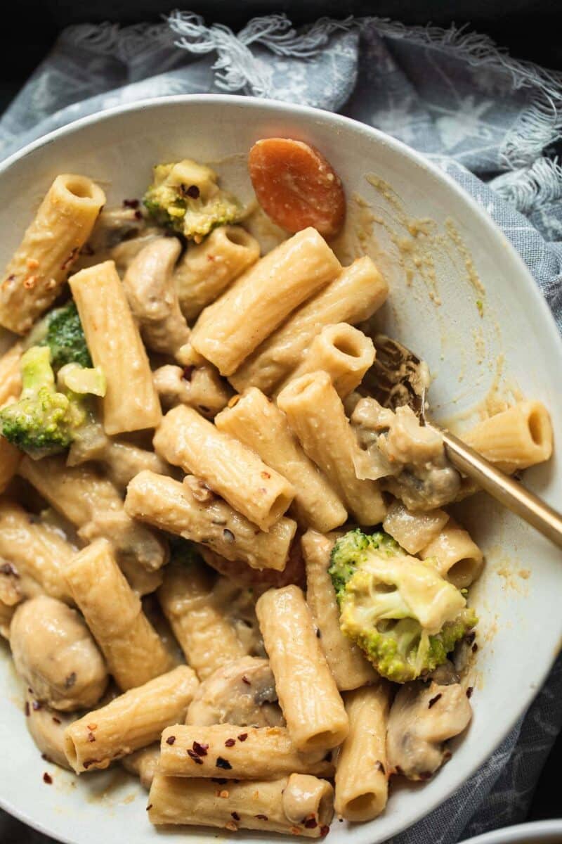 Bowl of pasta with mushrooms, broccoli and carrots
