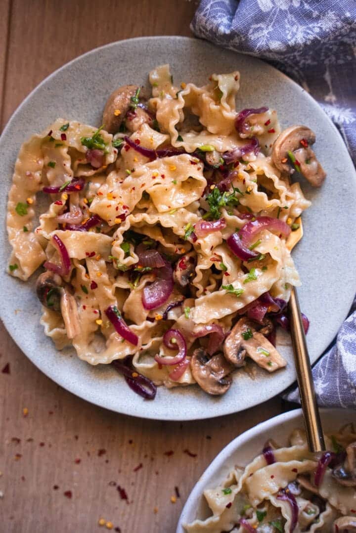 Caramelised onion pasta vegan