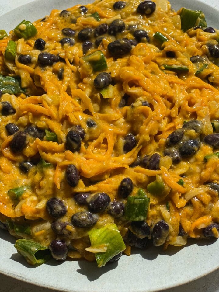 Cheesy noodles with black beans and spinach