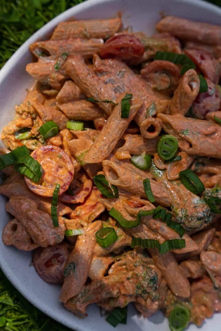Creamy pasta with tomatoes and scallions
