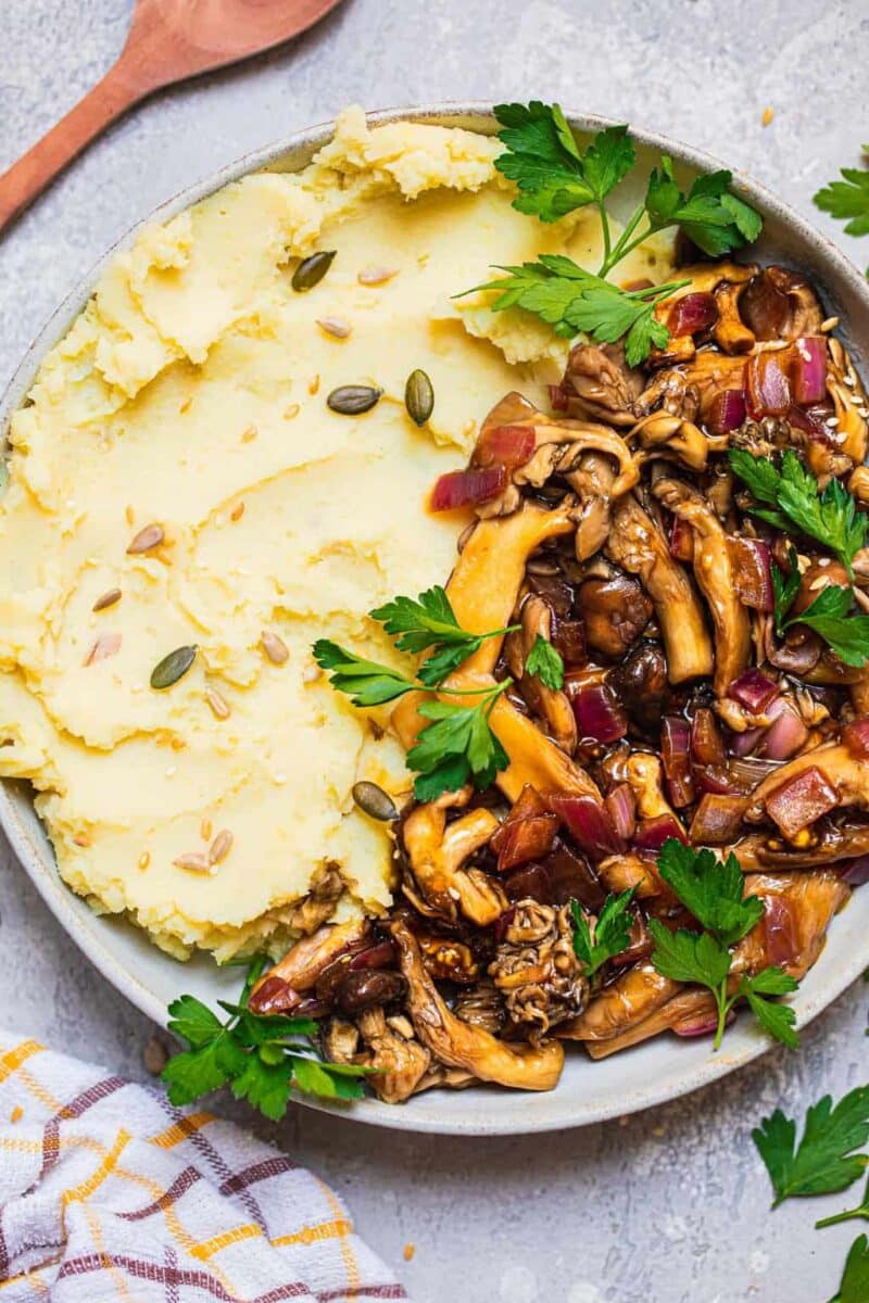 Vegan mashed potatoes with mushrooms