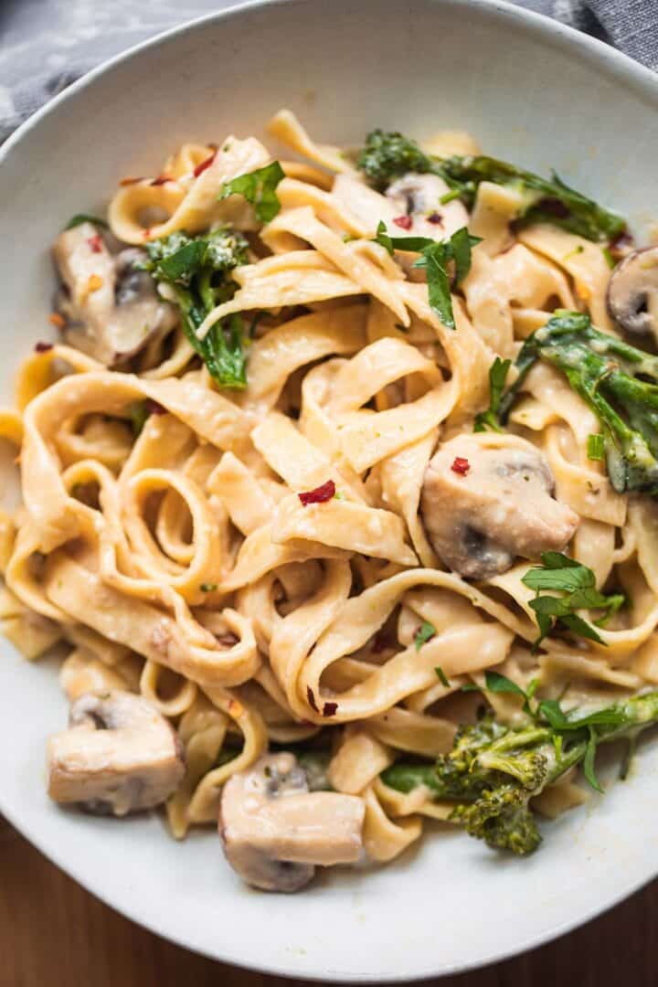Creamy vegan pasta with broccoli