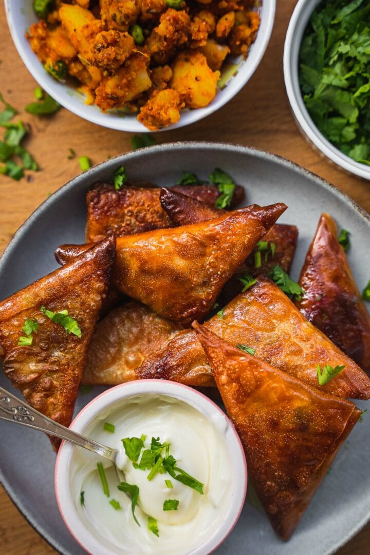 Crispy samosas with yogurt dip