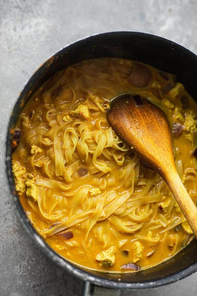 Curry soup with rice noodles