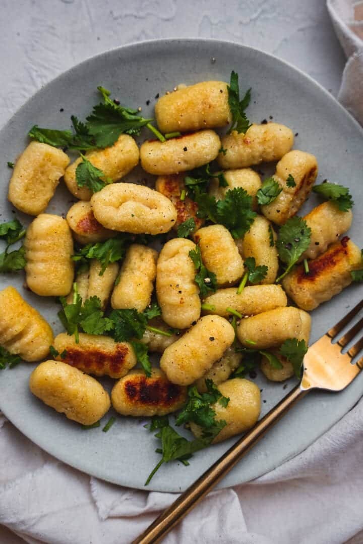Eggless gnocchi with cilantro and olive oil