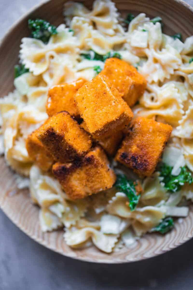 Fried tofu and creamy kale pasta
