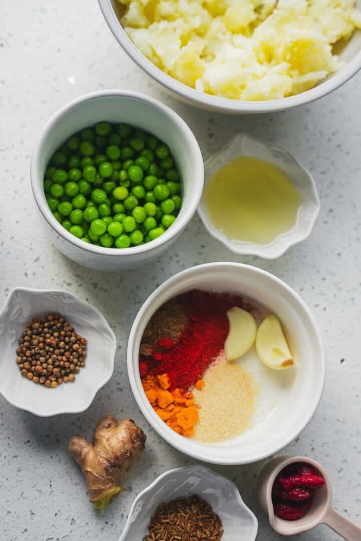 Ingredients for potato samosa filling
