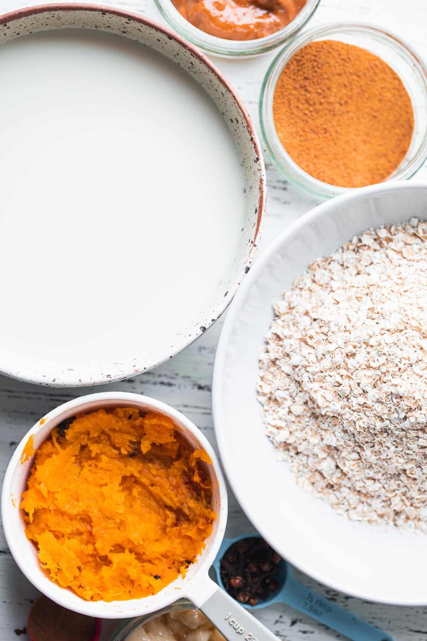 Ingredients for pumpkin baked oatmeal: pumpkin puree, oats, plant-based milk, coconut sugar and spices