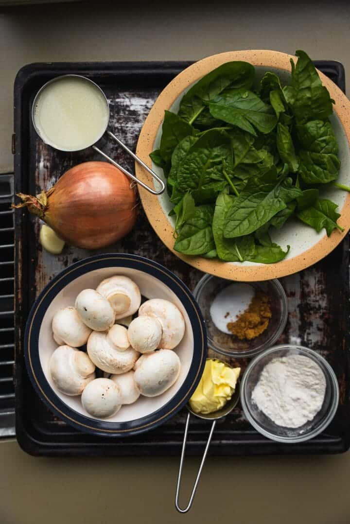 Ingredients for vegan spinach sauce