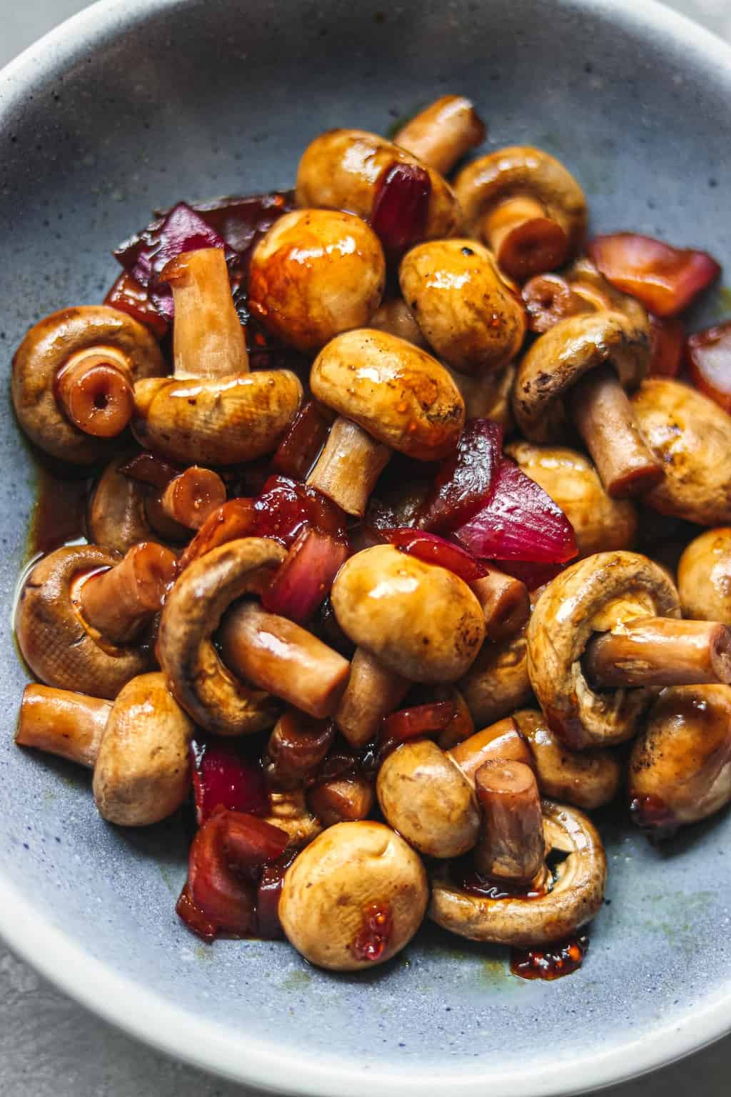 Button mushrooms in a blue bowl