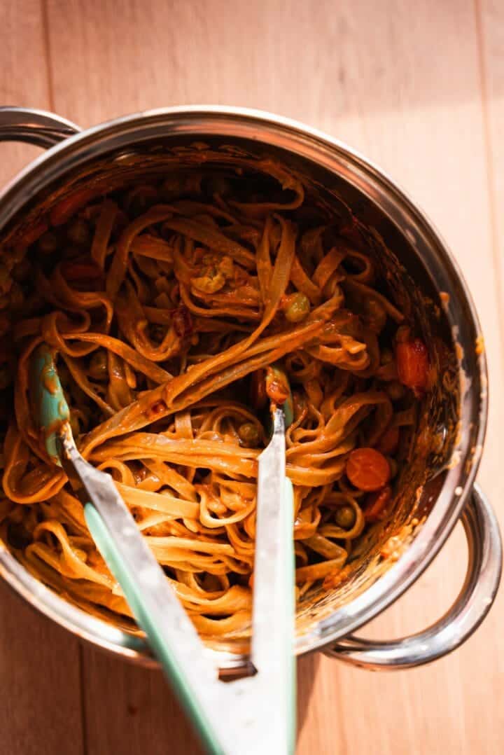 Noodles and vegetables in a frying pan