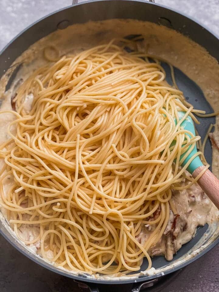 Spaghetti and a dairy-free sauce in a frying pan