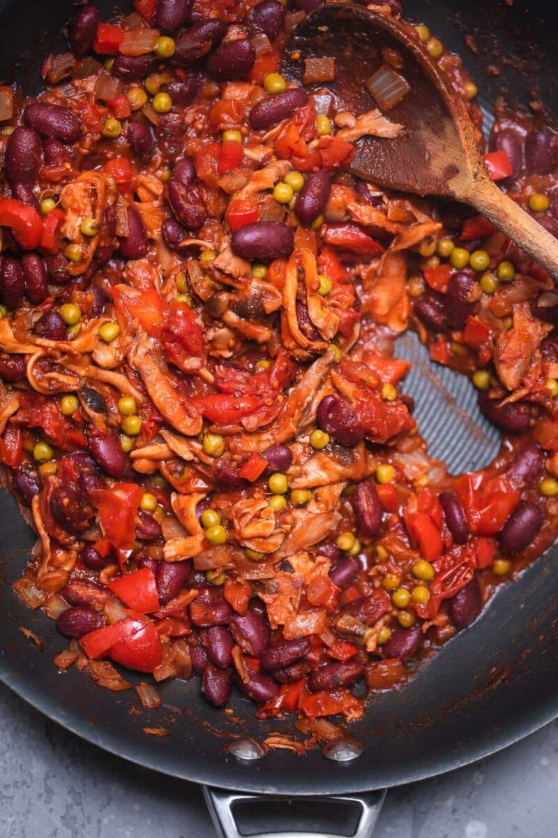 Spicy kidney beans in a frying pan