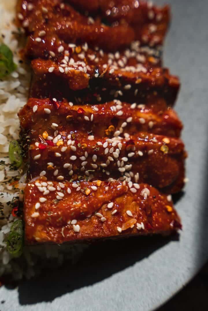 Sticky tempeh with sesame seeds