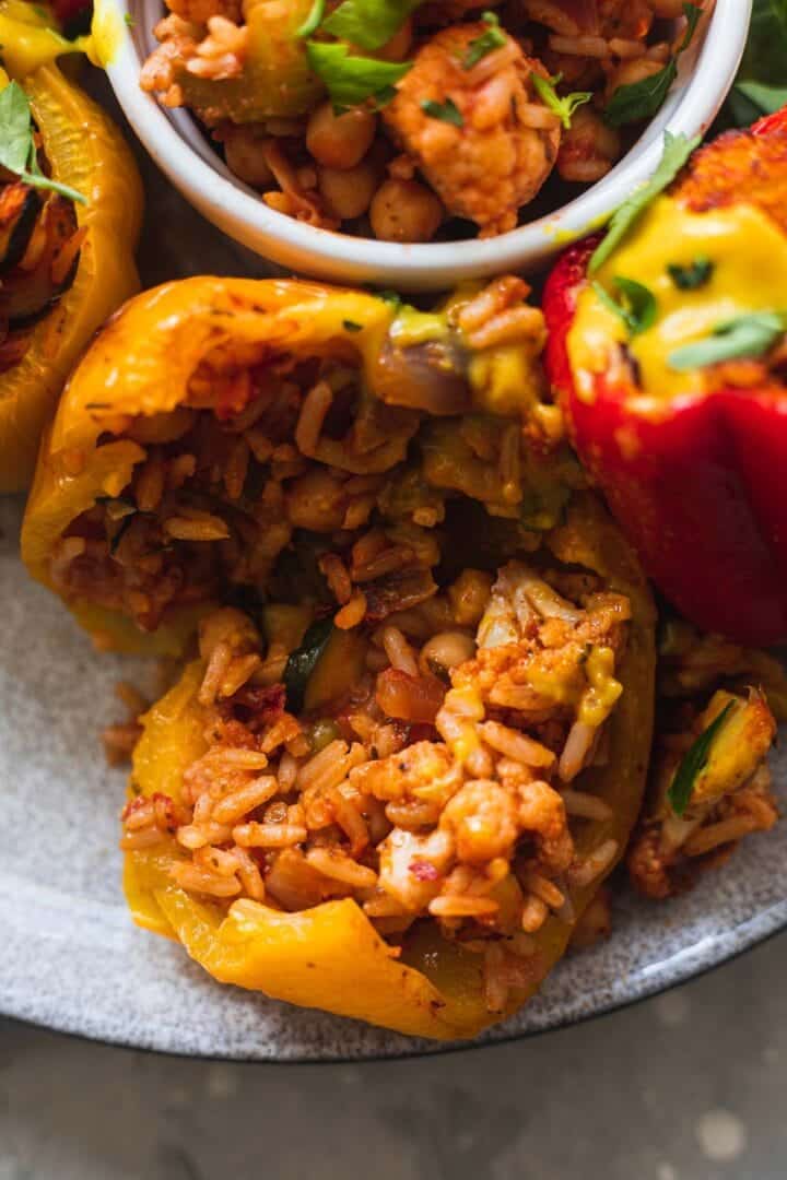 Stuffed pepper with rice and chickpeas