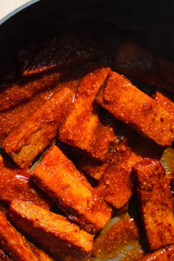 Tempeh with a spicy sauce