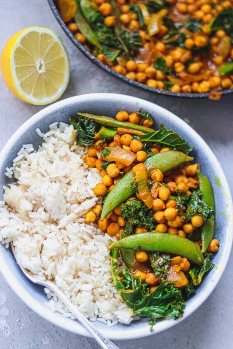 Vegan Peanut Chickpea Curry - Oh My Veggies