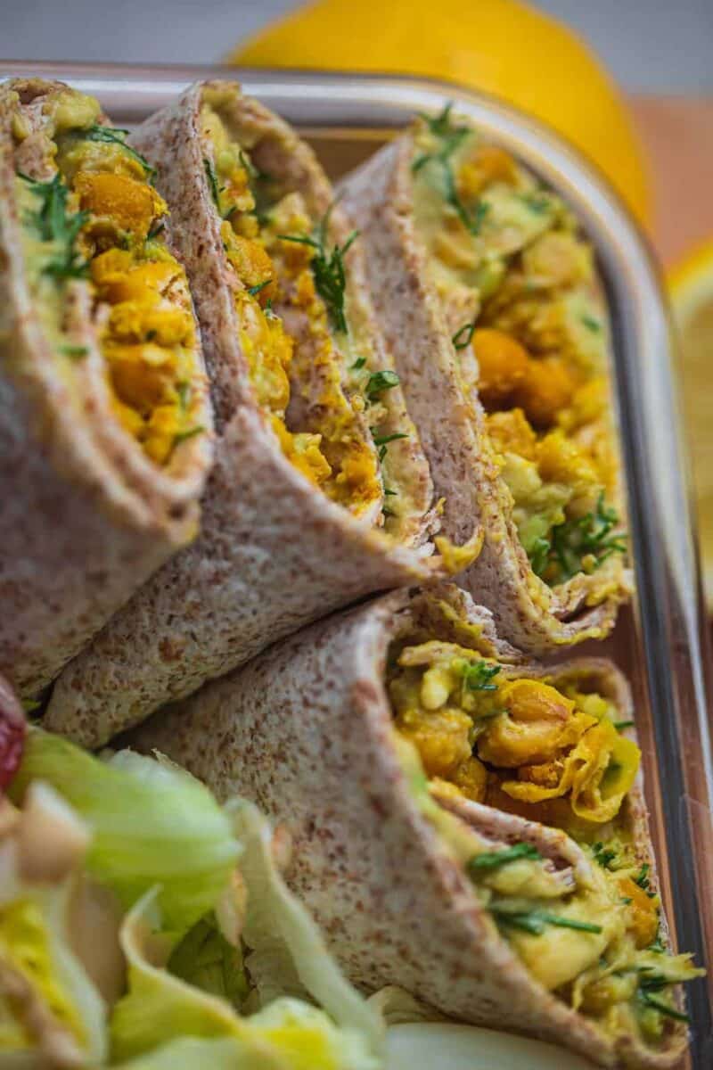Wrap with avocado and chickpeas