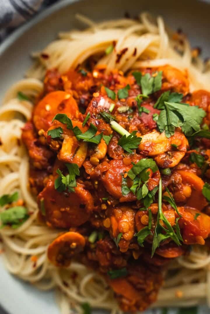 Vegan bolognese with lentils and mushrooms