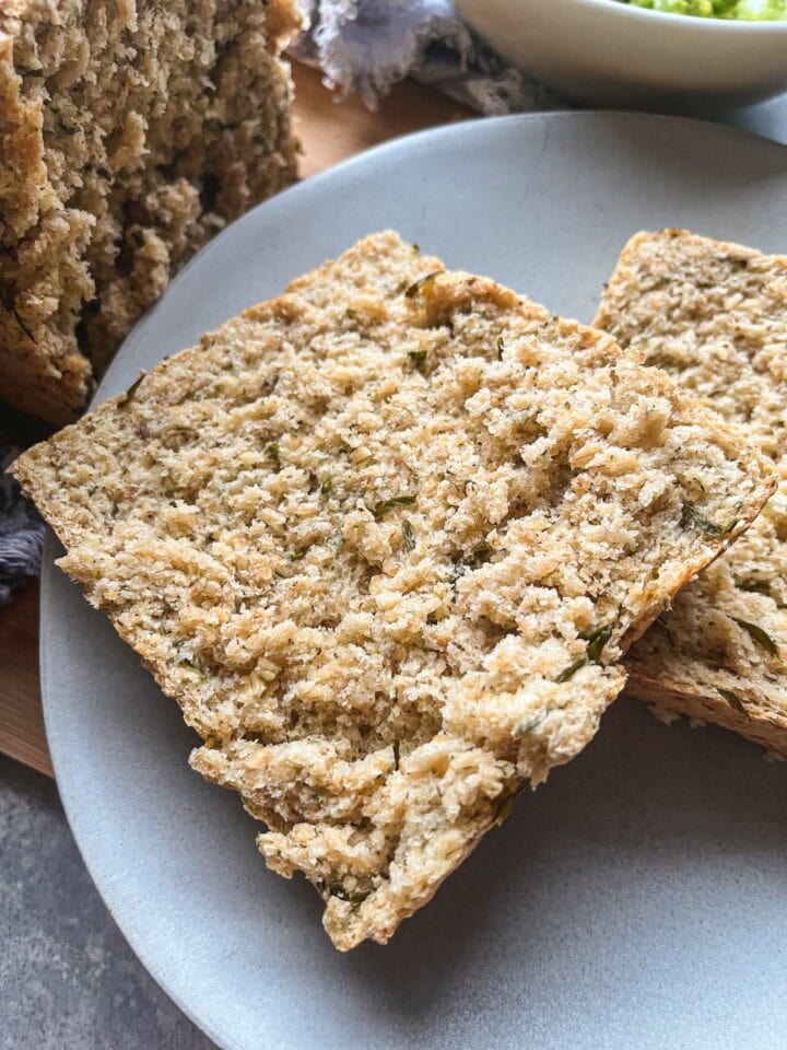 Vegan bread with oatmeal and chives