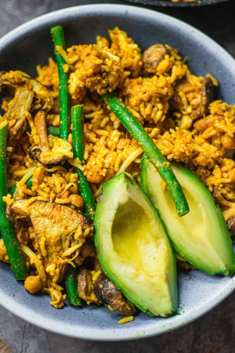 Bowl with chickpea rice and avocado