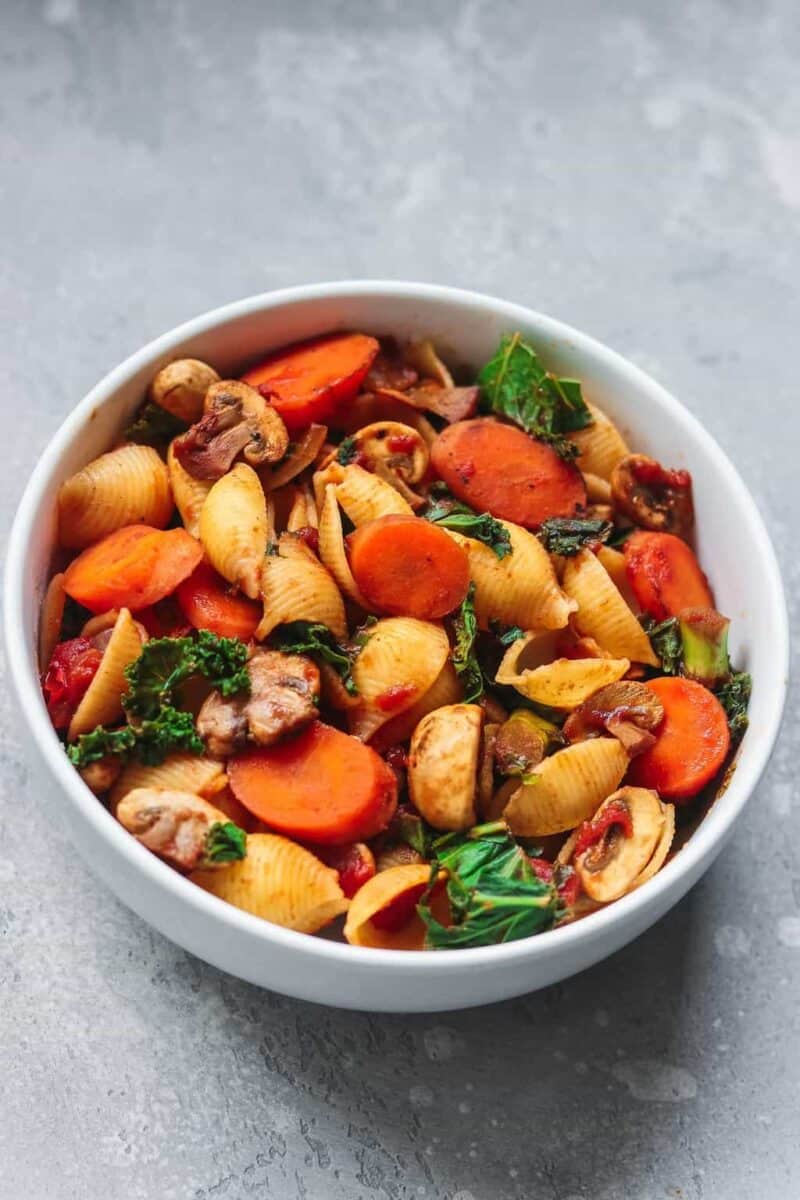 Pasta bowl with vegetables