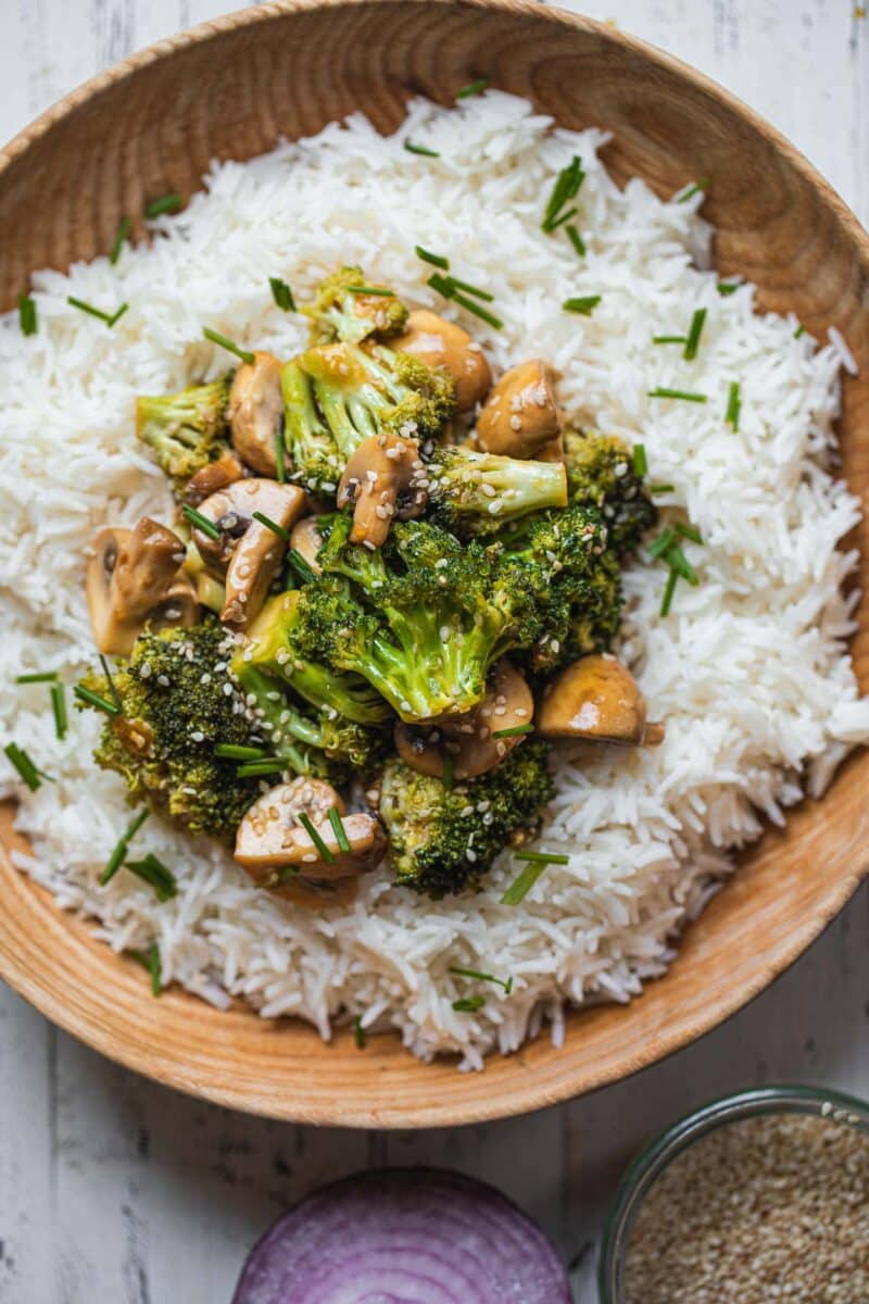 Vegetable stir-fry with rice