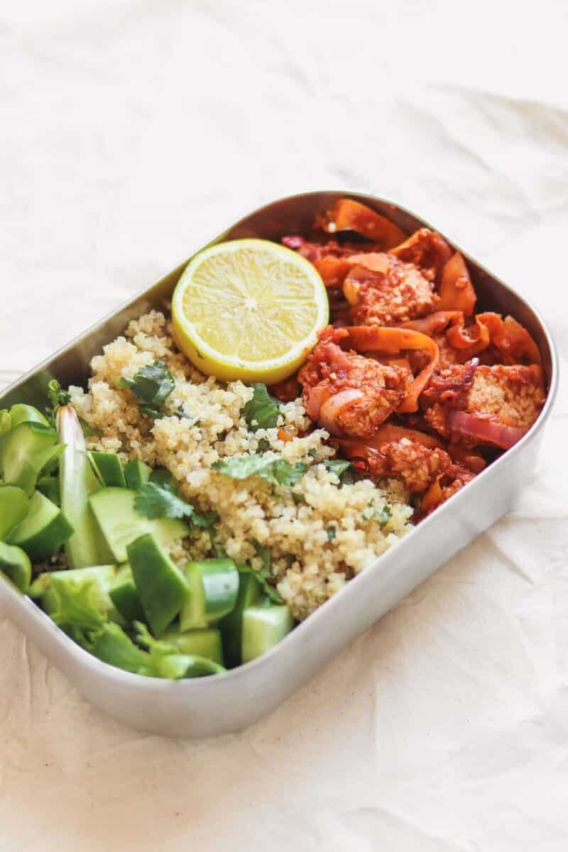 Vegan lunchbox with tempeh, quinoa and cucumbers