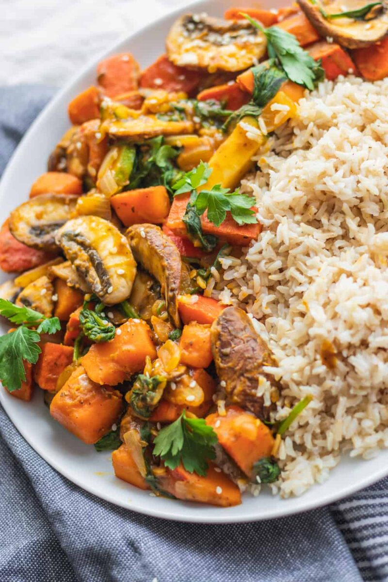 Vegan pumpkin and vegetable stir-fry with brown rice 