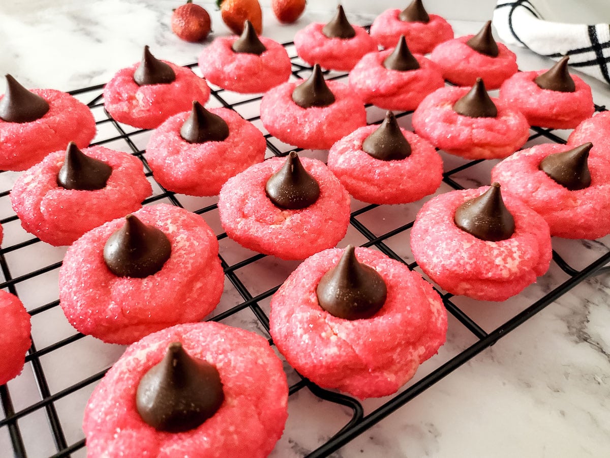 strawberry cake mix cookie