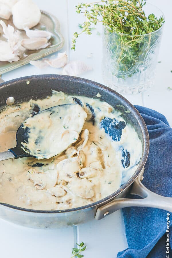 Creamy dreamy vegan mushroom alfredo {vegan + dairy free} | DeliciousEveryday.com @deliciouseveryd