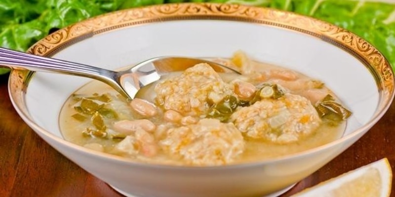 Kibbet il roheb Good Friday Soup in a bowl with gold rims