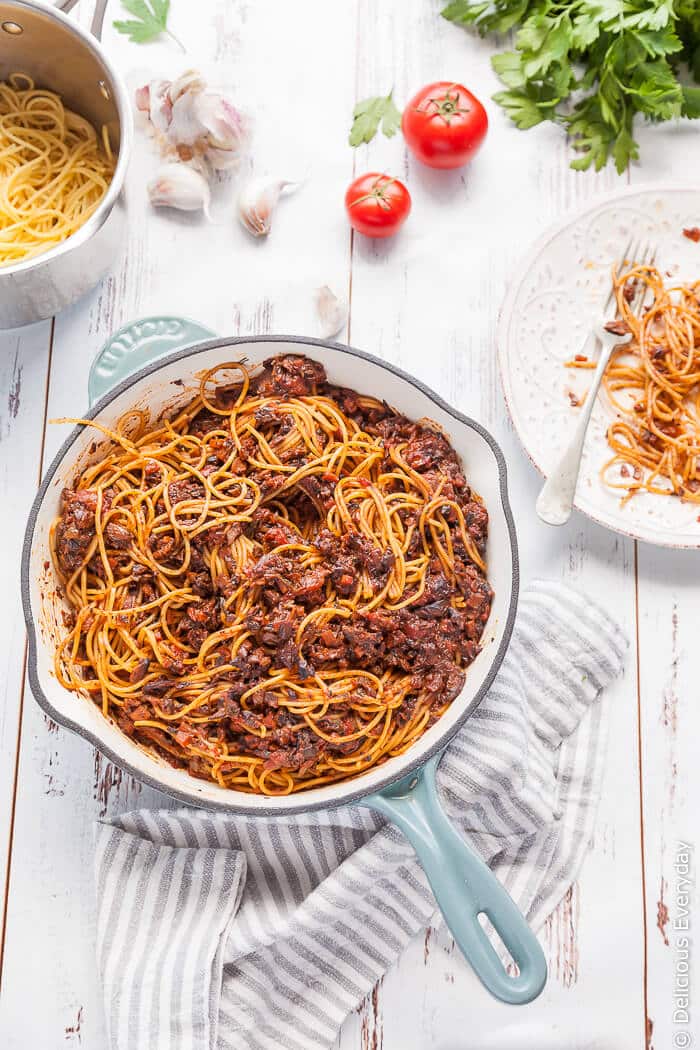 Vegan Bologonese Recipe - mushrooms steal the show in this delicious vegan spin on the classic, bolognese (known to the Italians as Ragu). | Click for the vegan spaghetti bolognese recipe