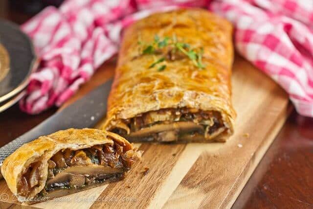 Mushroom Wellington - a #vegetarian twist on the classic Beef Wellington #recipe | via deliciouseveryday.com