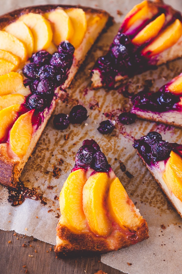 Looking for a decadent weekend breakfast treat? Then this peach and blueberry breakfast pizza recipe might just fit the bill. | Click for the recipe