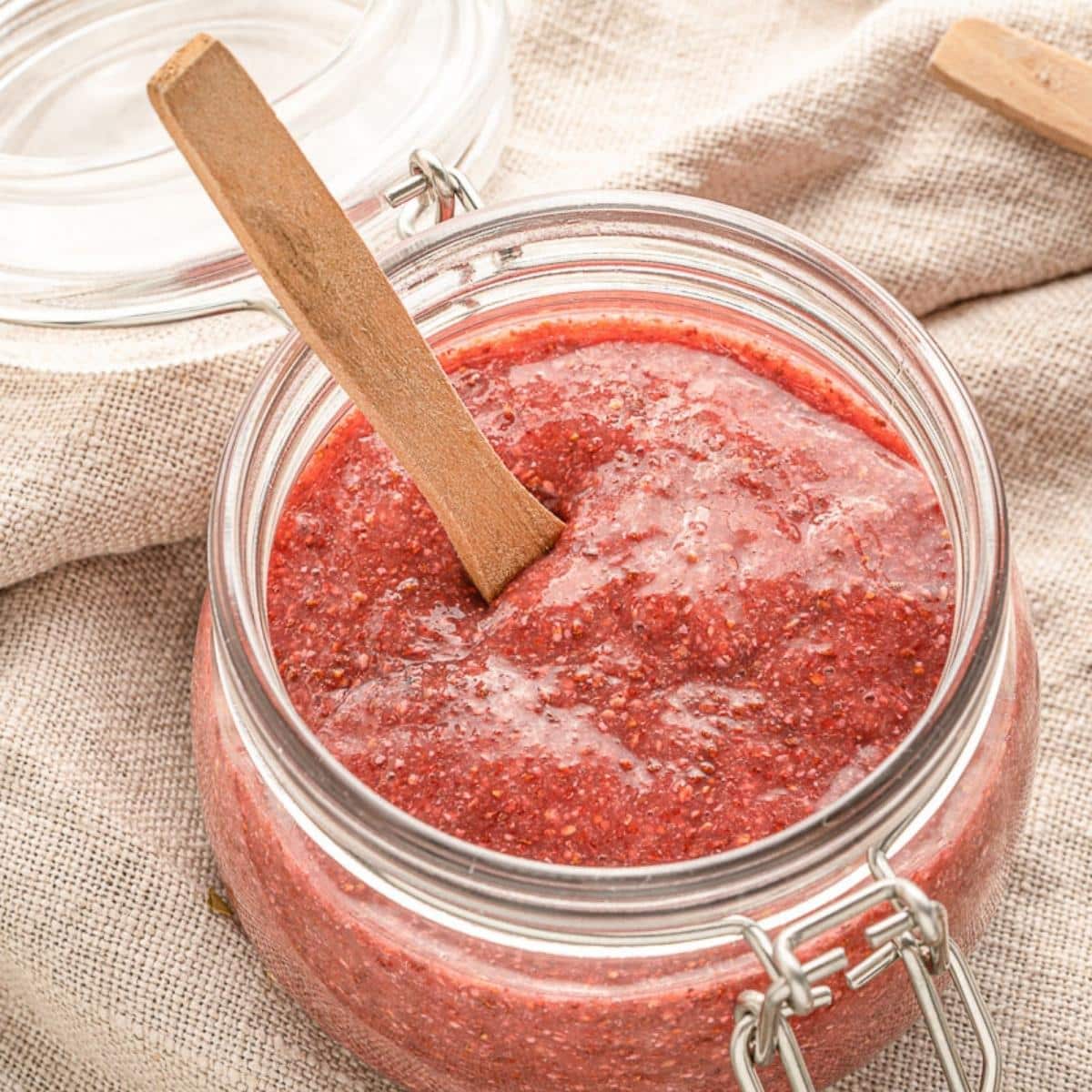 Strawberry Chia Jam - Oh My Veggies - Karinokada