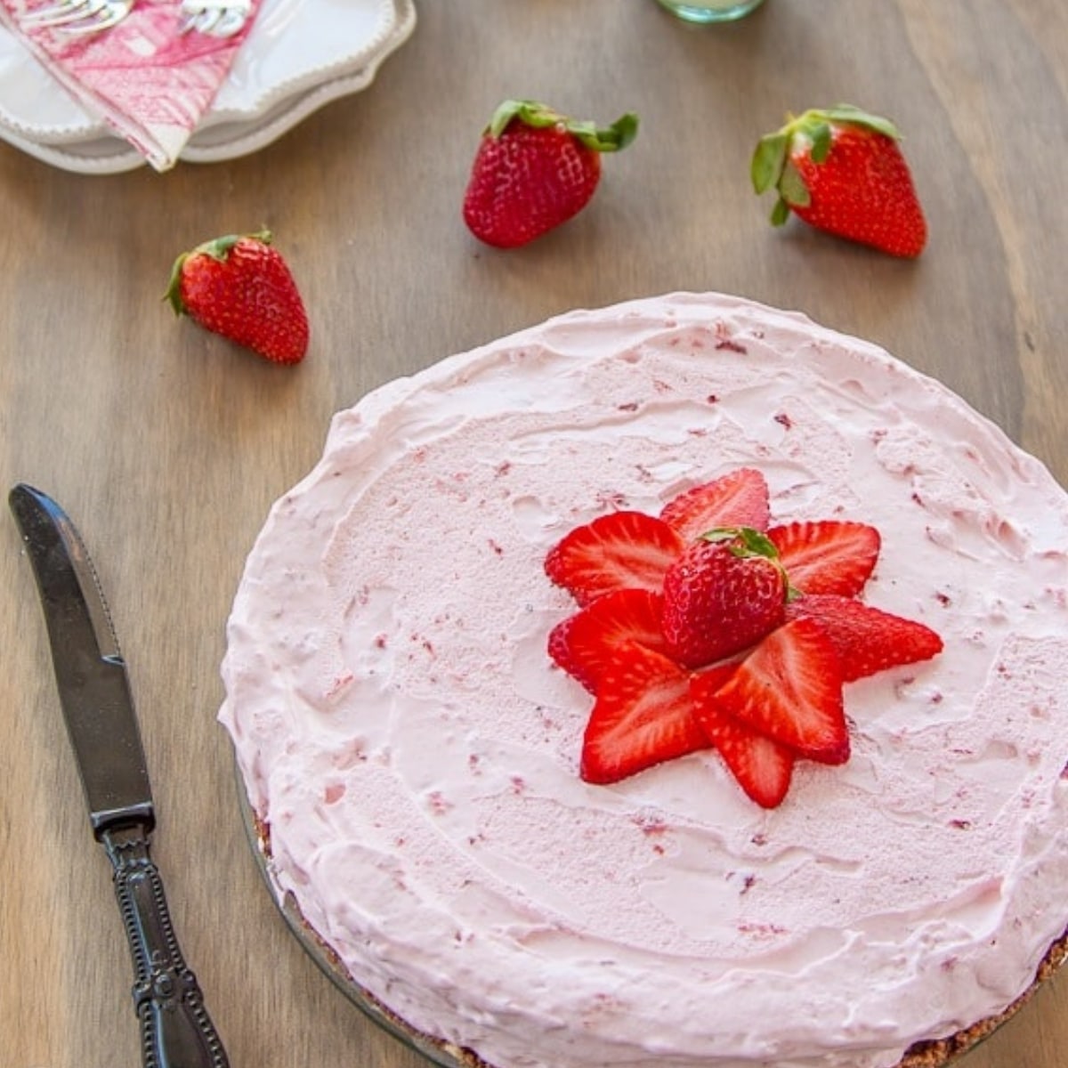 Strawberry Crunch Cake Recipe - Bowl Me Over