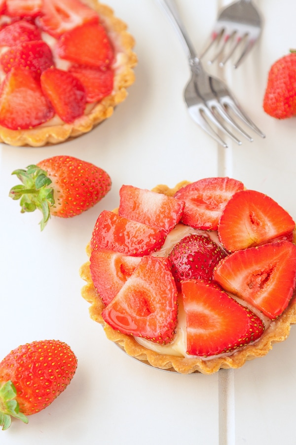 Strawberry custard tarts recipe | @deliciouseveryd DeliciousEveryday.com