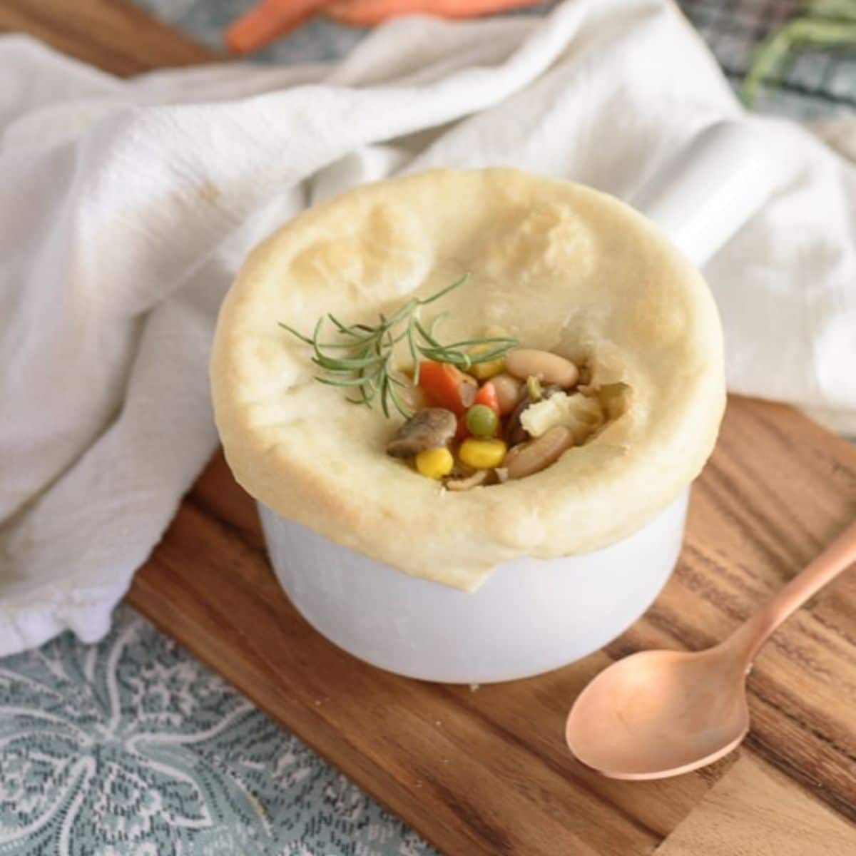 Easy Vegan Pot Pie - A Weeknight Favorite! - Vegan Huggs