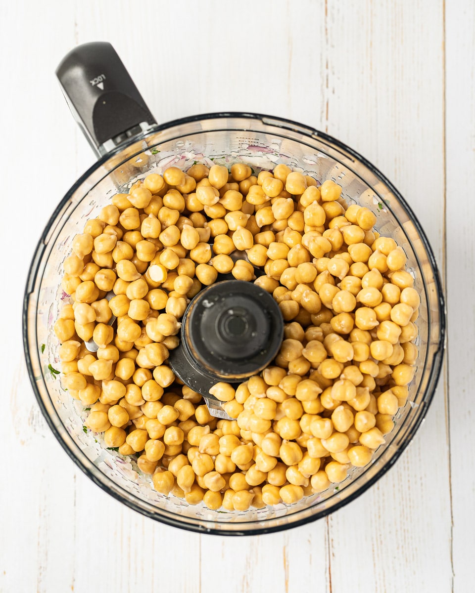 chickpeas in food processor for vegan falafels