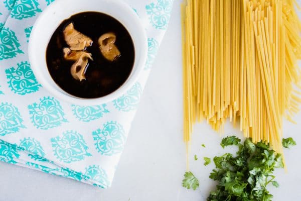 mixing sauce for thai peanut noodles