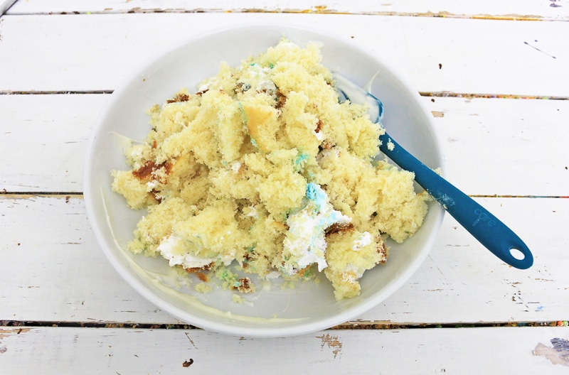 bites of cake and creamy frosting for mummy cakesicles