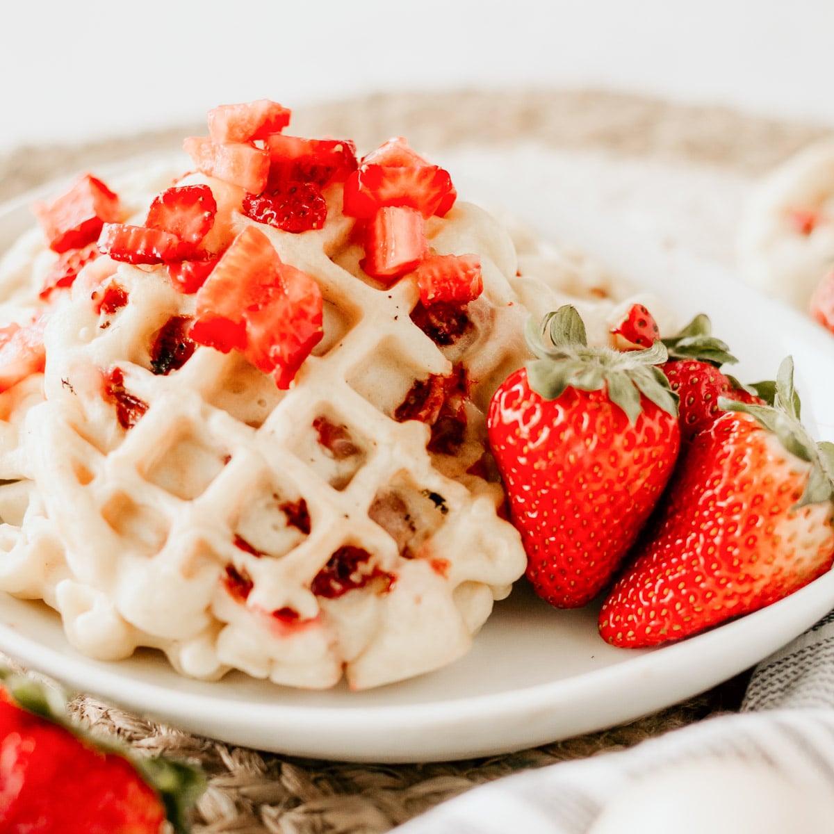 🍓Baby-Friendly Strawberry Waffles🍓Full Recipe 👇 Strawberry Waffles  Suitable for 6+ months Makes approximately 6 waffles with @