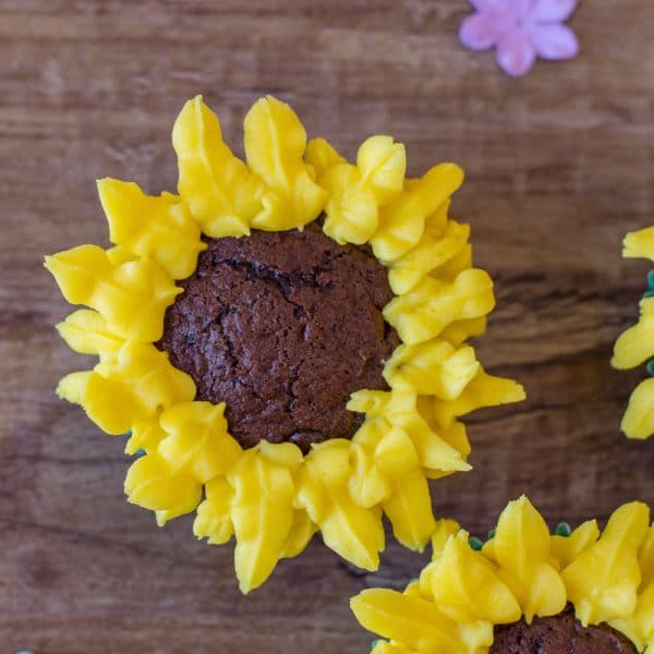 sunflower cupcake fully decorated