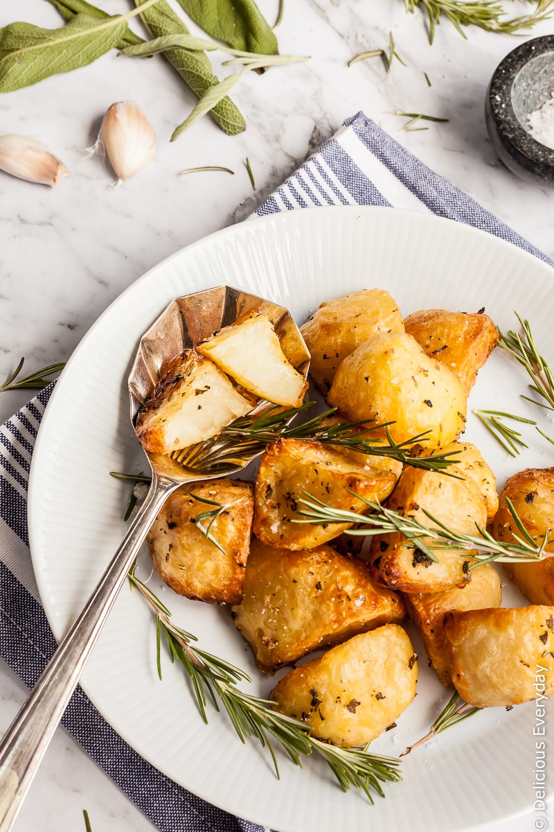 Planning on making roast potatoes this Christmas? Learn my secrets for crunchy, golden and crispy roast potatoes with rosemary, sage and garlic.