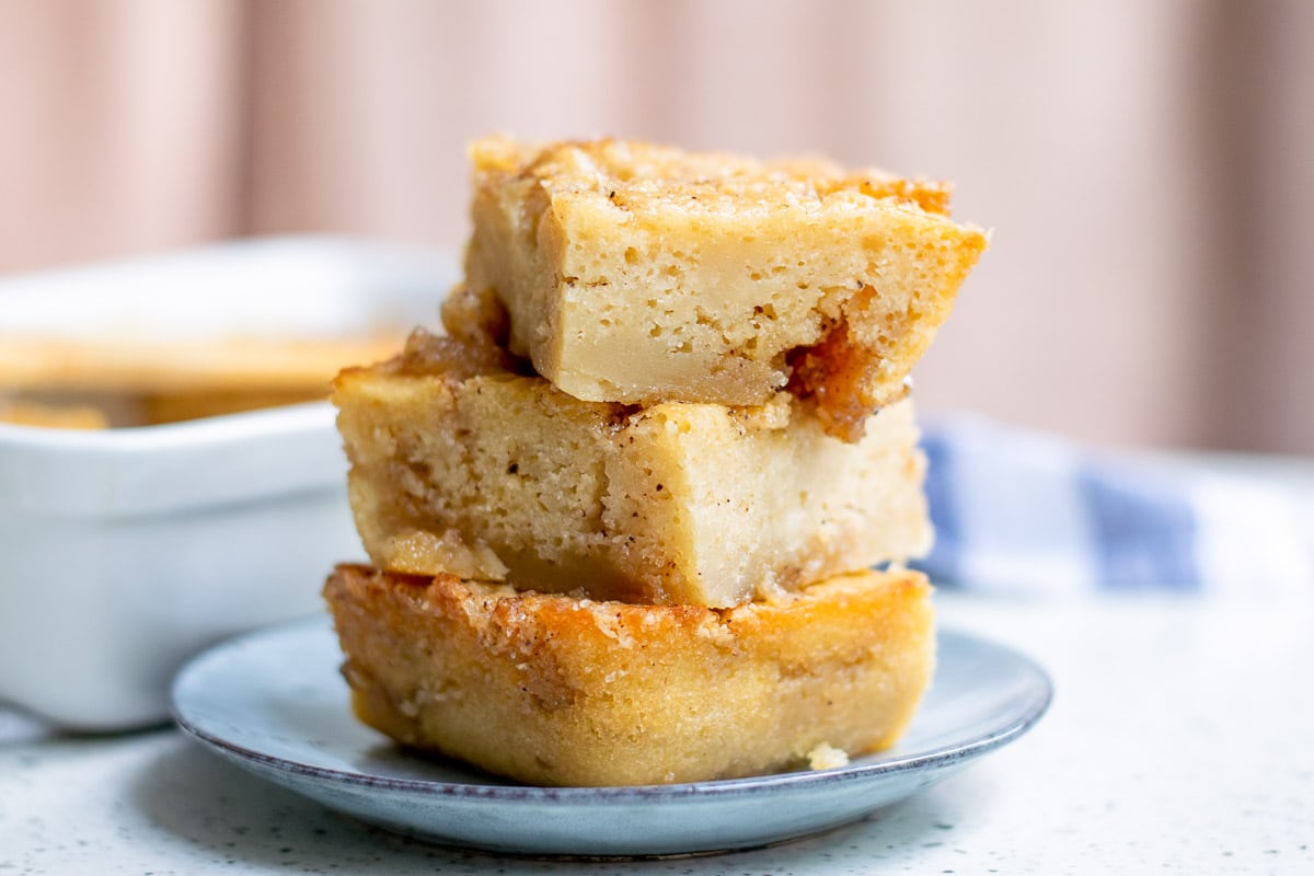 vegan coffee cake slices on a blue plate