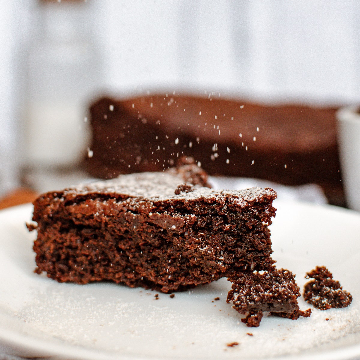 Vegan Flourless Chocolate Cake - Oh My Veggies