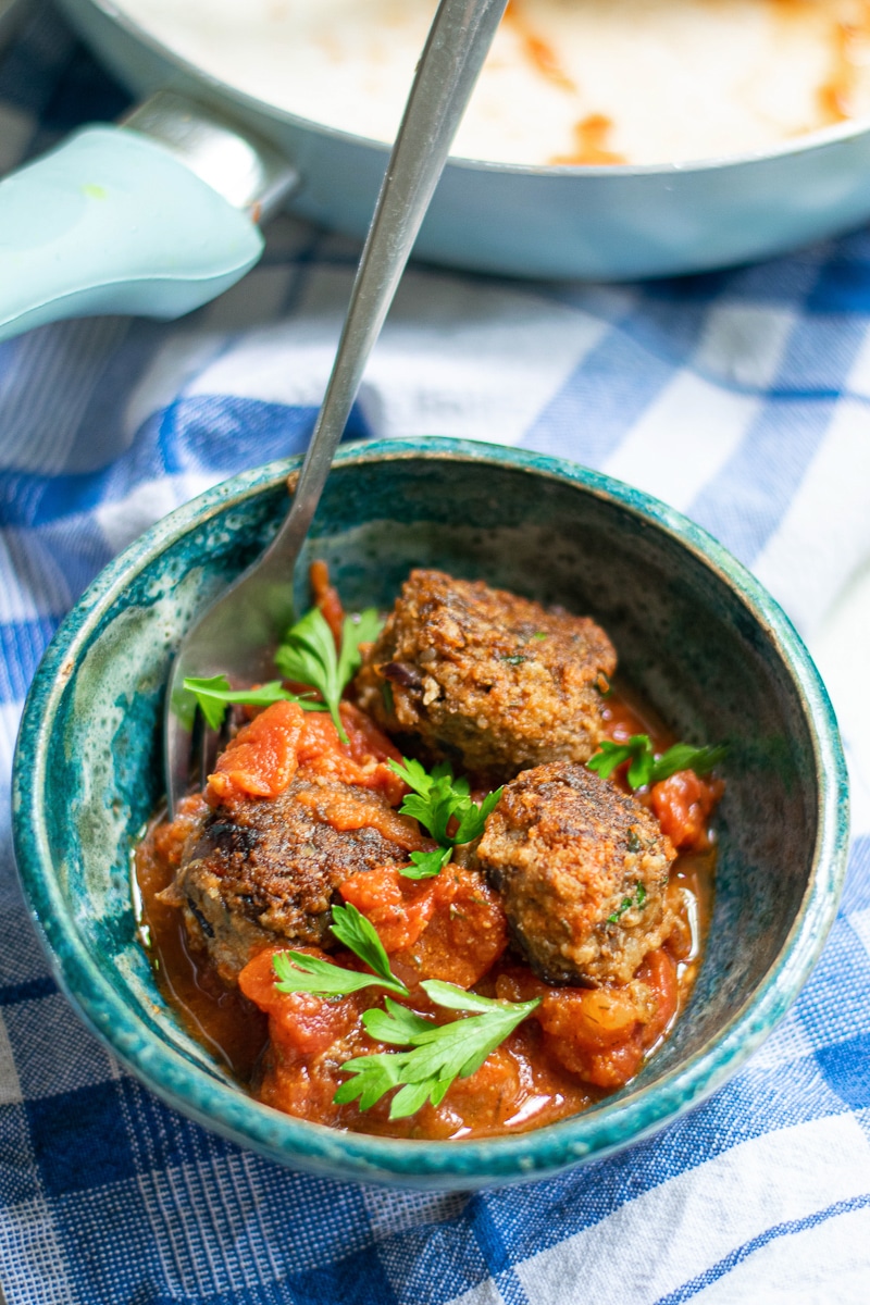 vegan lentil meatballs in a blue serving bowl