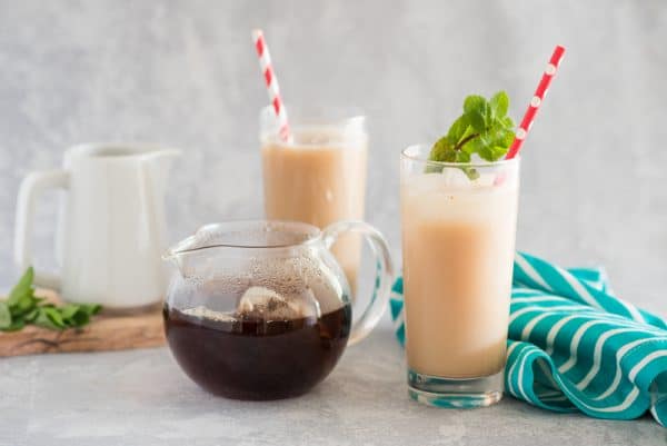 vegan thai iced tea being served